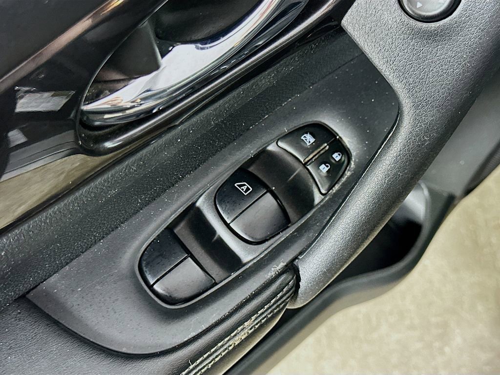Used 2019 Nissan Rogue SV AWD/4WD image 15