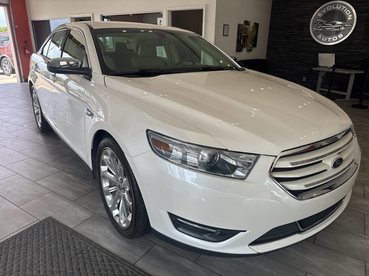 Used 2013 Ford Taurus Limited FWD image 3