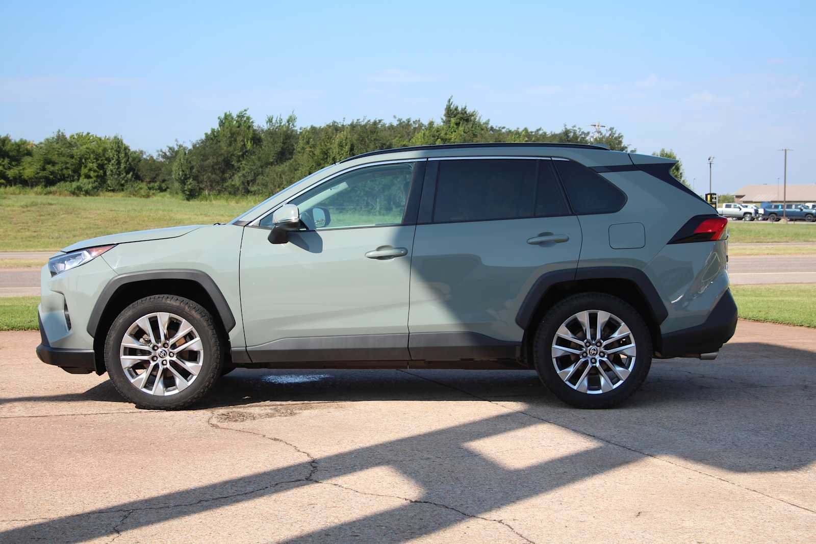 Used 2021 Toyota RAV4 XLE Premium FWD image 6