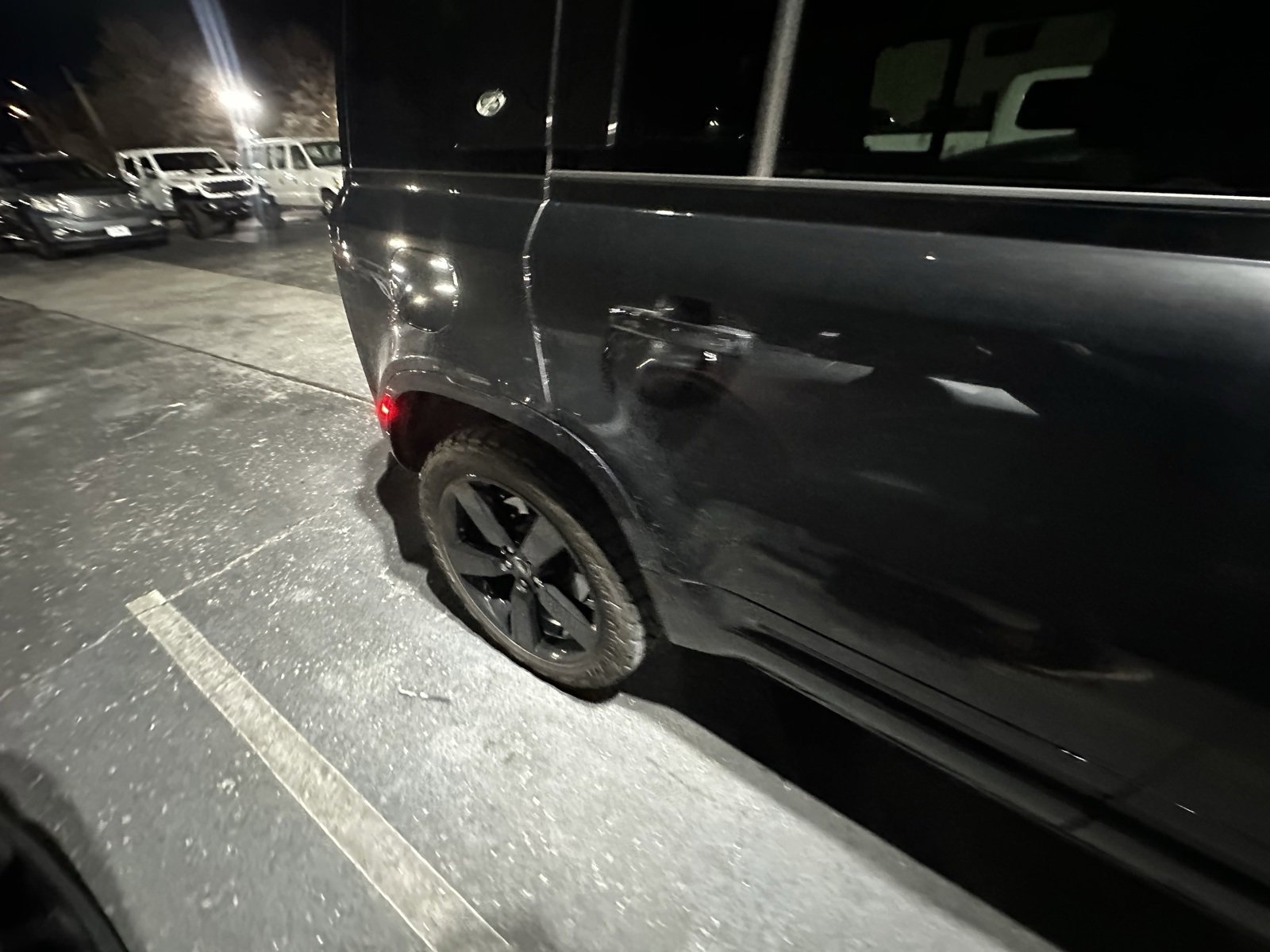 Used 2024 Land Rover Defender 110 X-Dynamic SE image 7