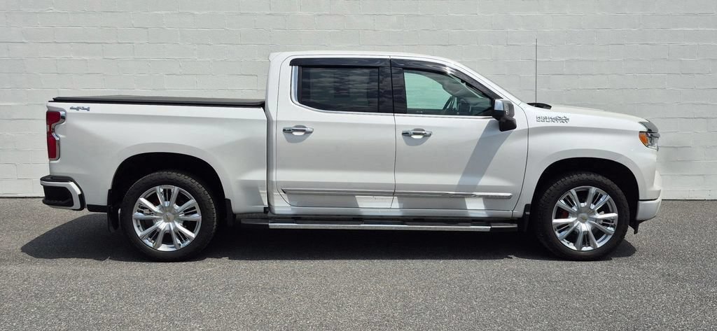 Used 2025 Chevrolet Silverado 1500 High Country w/ Technology Package AWD/4WD image 36