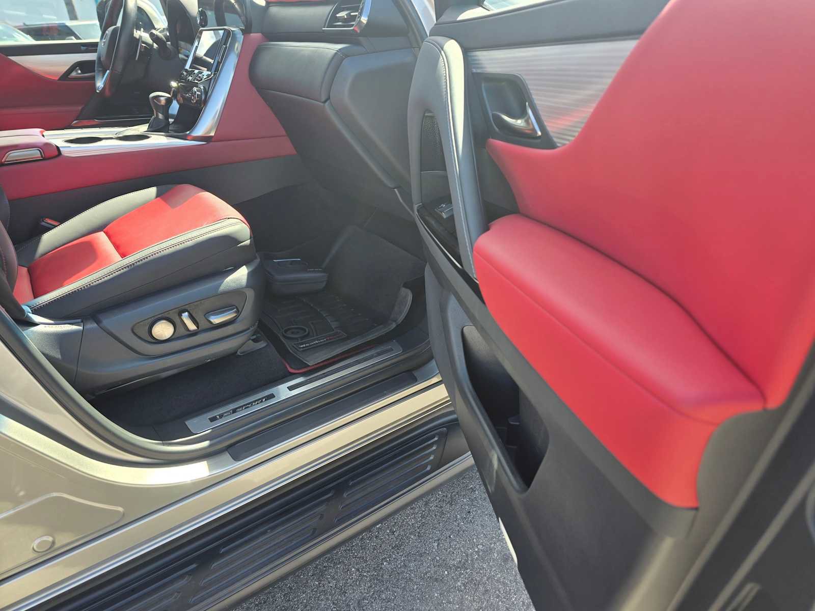 Used 2023 Lexus LX 600 F Sport w/ Accessory Package (Z1) AWD/4WD image 10