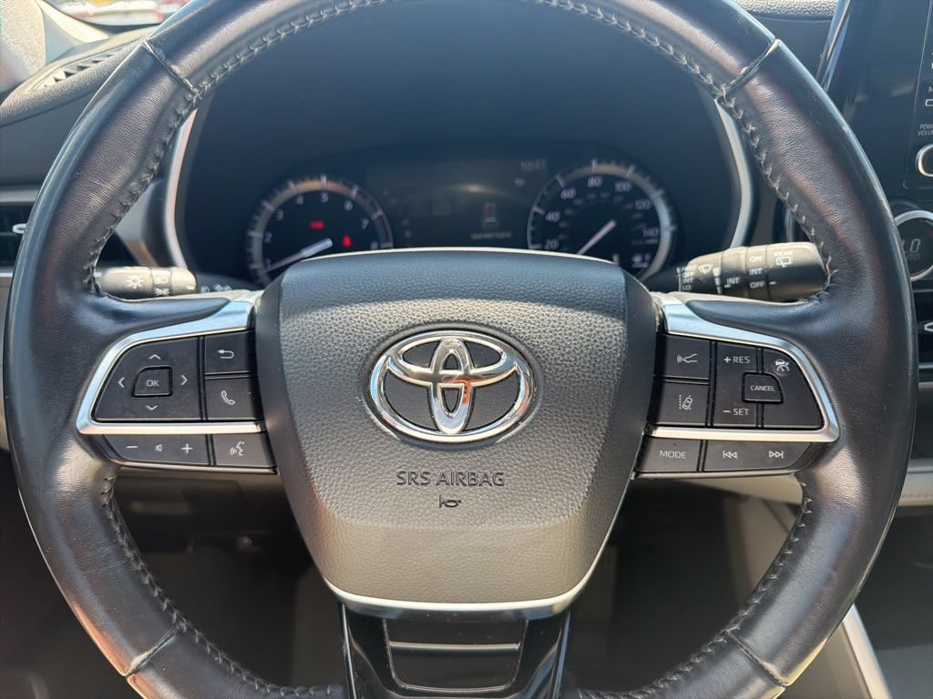 Used 2021 Toyota Highlander XLE FWD image 25