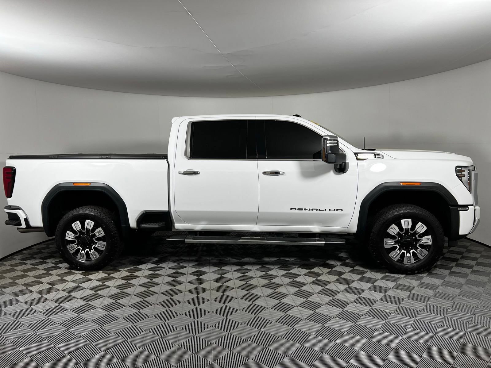 Used 2024 GMC Sierra 2500 Denali w/ Denali Reserve Package AWD/4WD image 4