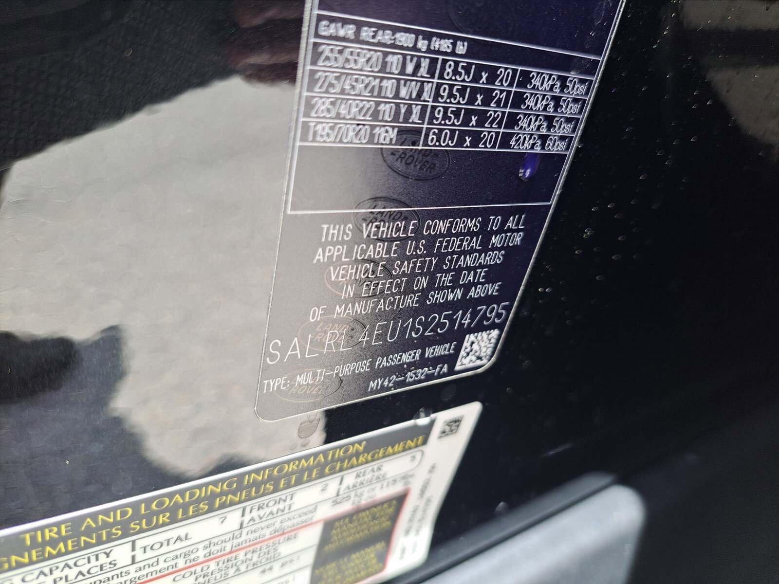 Certified 2025 Land Rover Discovery Dynamic SE image 17