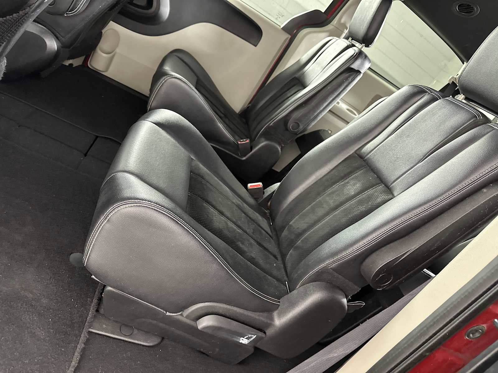 Used 2014 Dodge Grand Caravan SXT FWD image 24