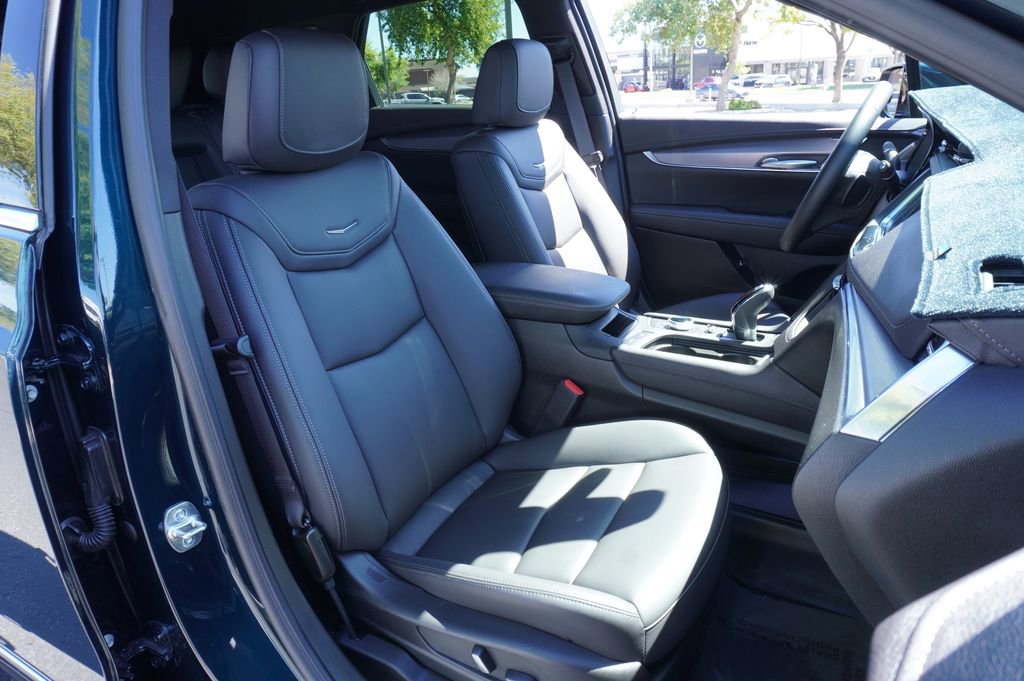 Certified 2025 Cadillac XT5 Luxury image 12