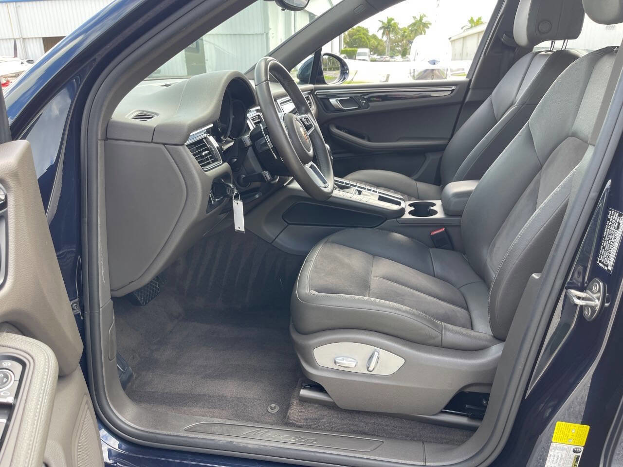 Used 2018 Porsche Macan image 16