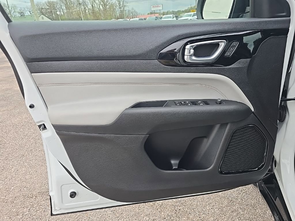 Certified 2025 Jeep Compass Limited w/ Elite Group image 13