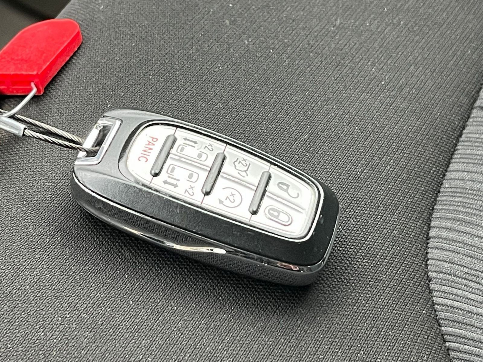 Used 2023 Chrysler Voyager LX image 26