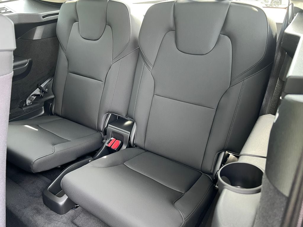 New 2026 Volvo XC90 B5 Core w/ Protection Package Premier AWD/4WD image 8