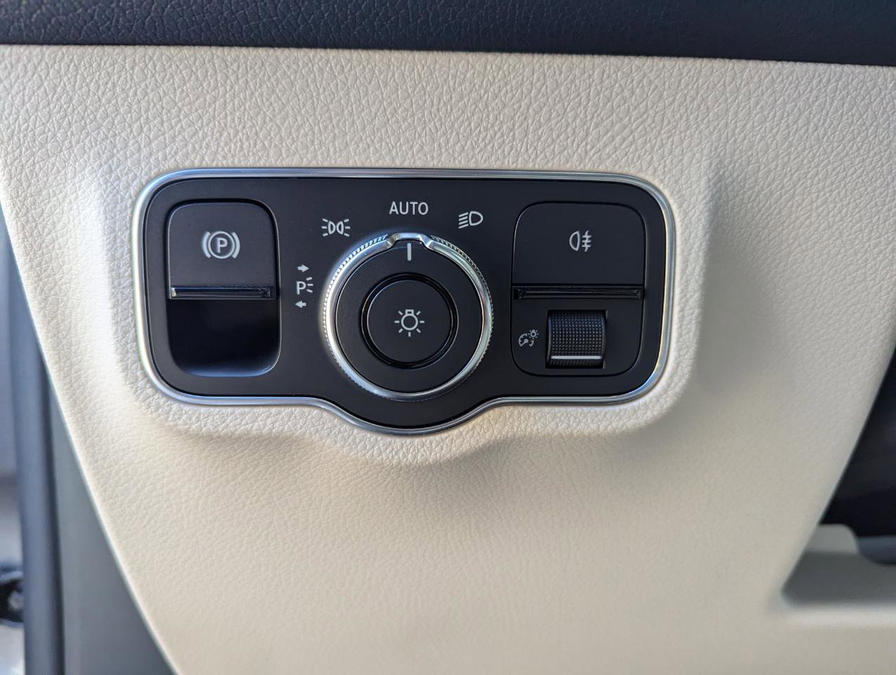 Used 2022 Mercedes-Benz EQB 300 4MATIC image 14