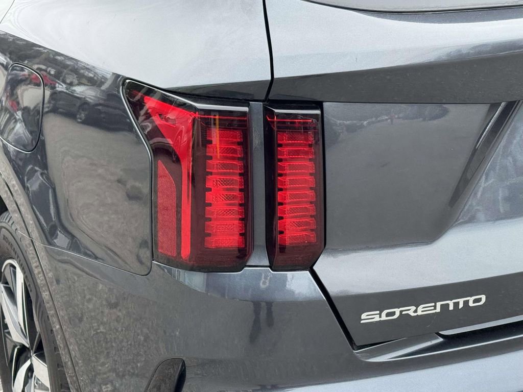 Used 2023 Kia Sorento S w/ Panoramic Sunroof Package image 8