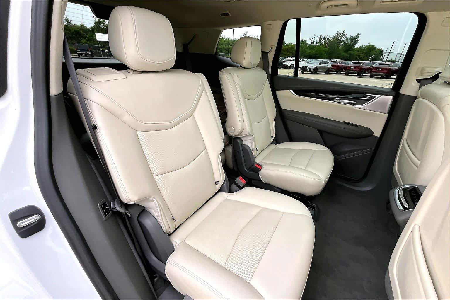 Used 2022 Cadillac XT6 Premium Luxury w/ Technology Package FWD image 20