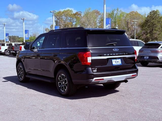Used 2024 Ford Expedition XLT AWD/4WD image 3