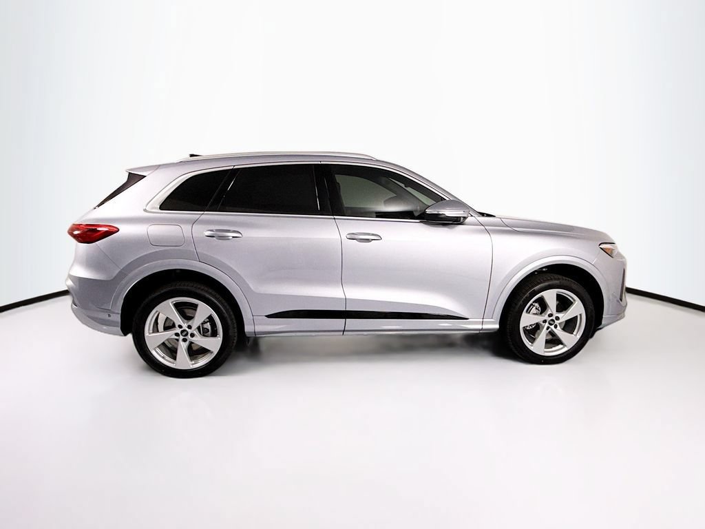 Used 2026 Audi Q5 Premium w/ Premium Plus AWD/4WD image 4