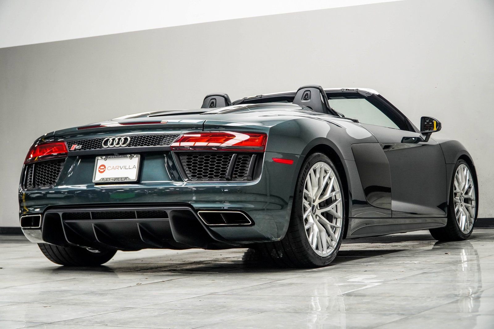 Used 2017 Audi R8 V10 w/ Carbon Exterior Package image 20
