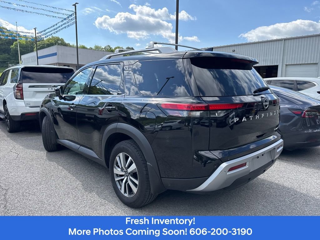 Used 2024 Nissan Pathfinder SL AWD/4WD image 7