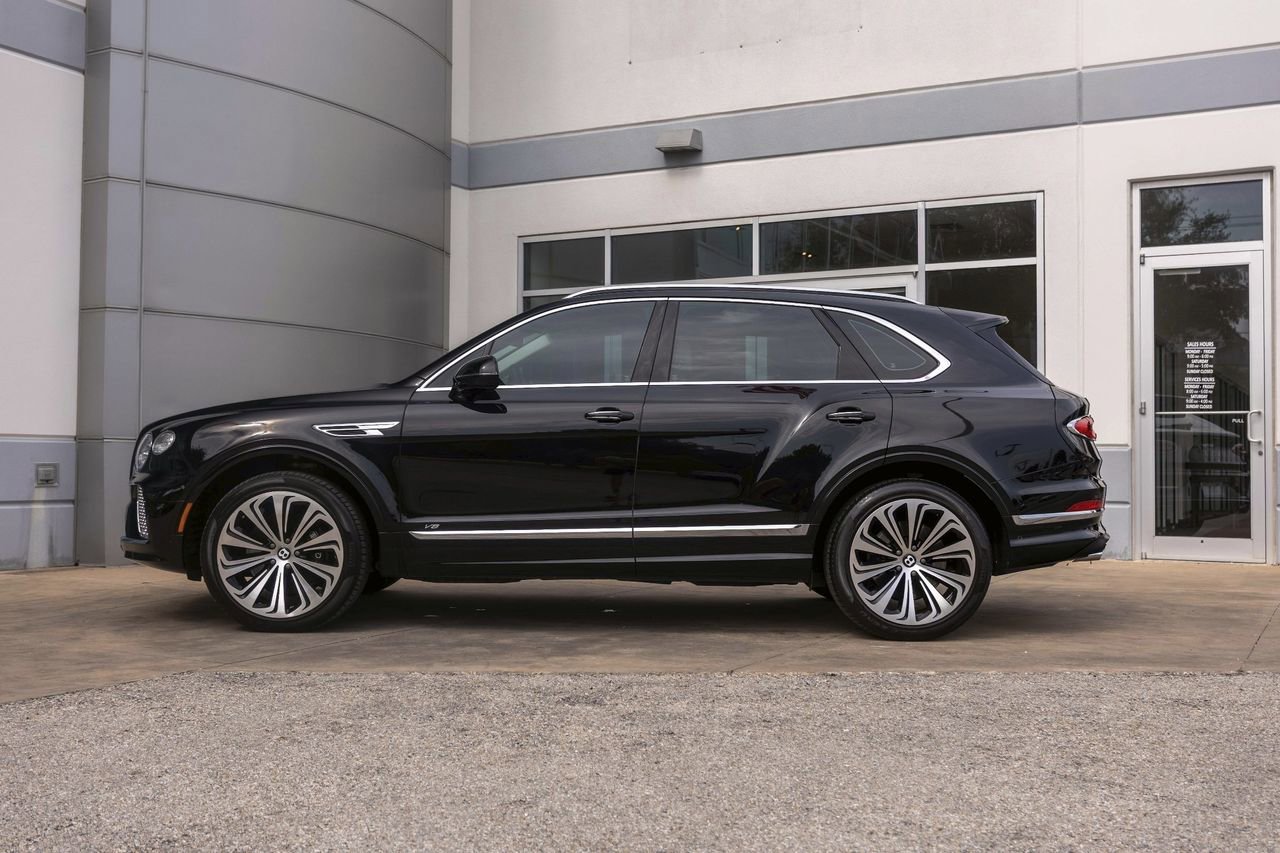 Used 2021 Bentley Bentayga AWD/4WD image 16