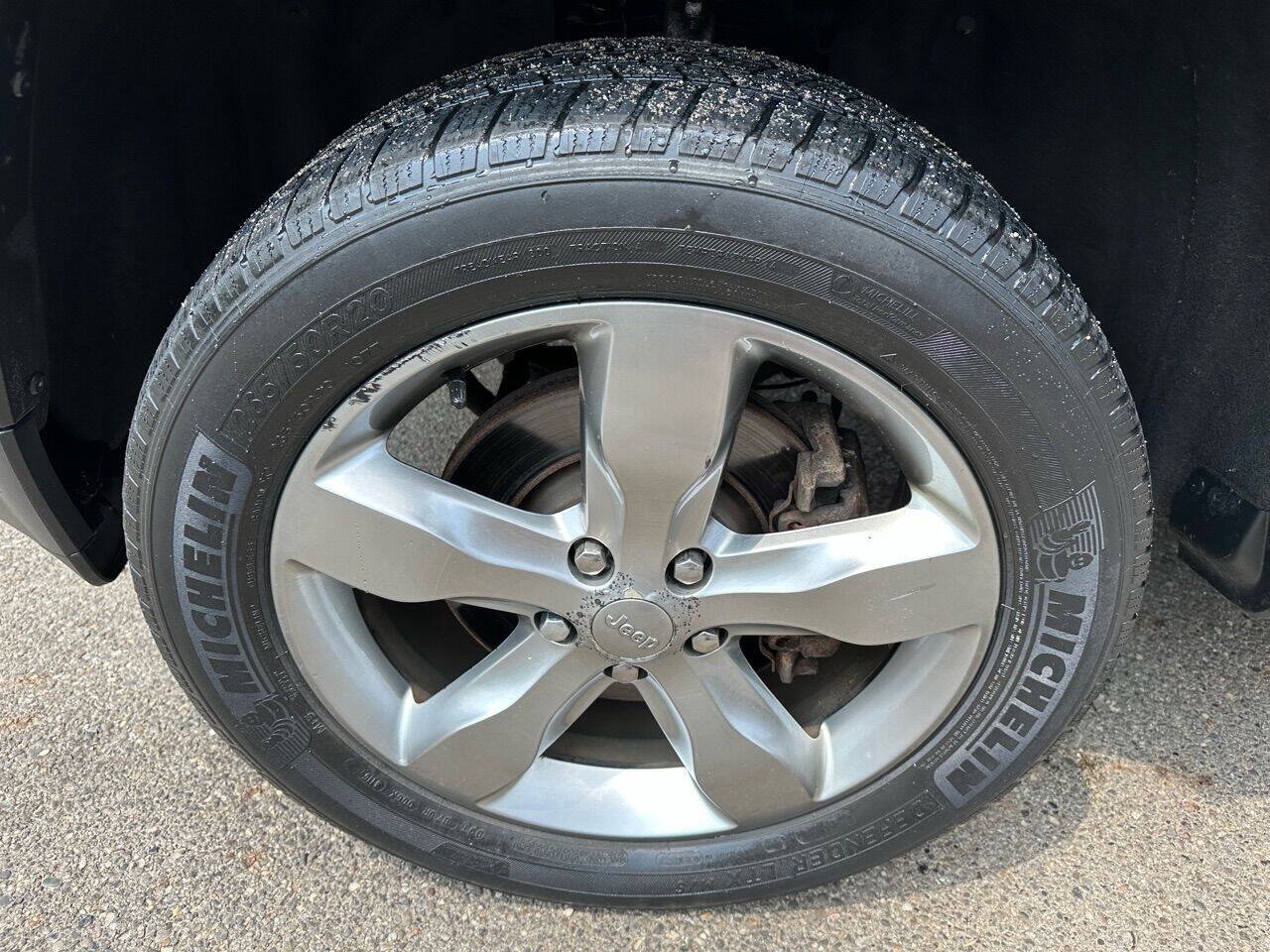 Used 2013 Jeep Grand Cherokee Overland AWD/4WD image 32