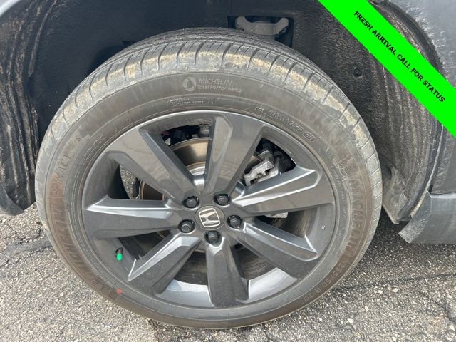 Used 2025 Honda Pilot Sport image 4