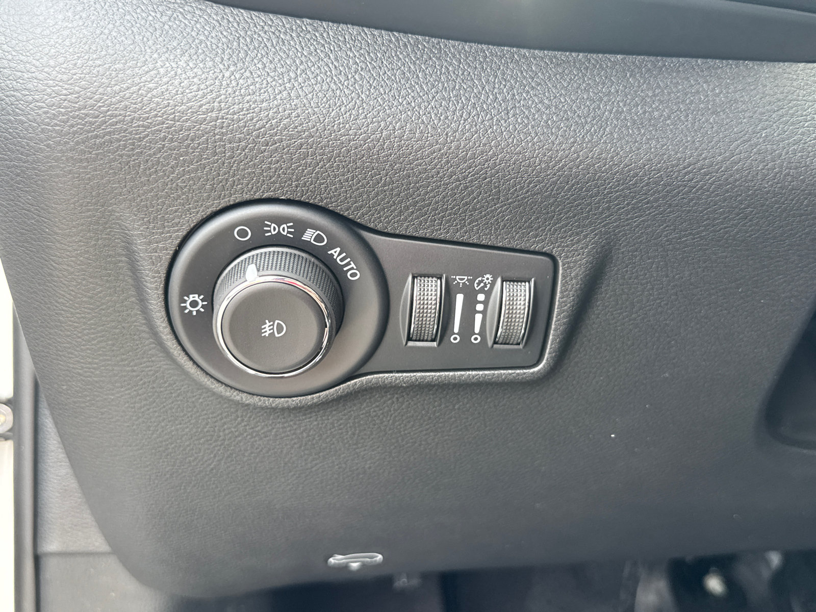 New 2026 Jeep Compass Latitude AWD/4WD image 15