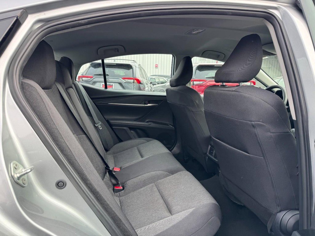 Used 2025 Toyota Camry image 10