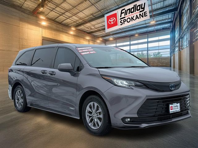 Certified 2021 Toyota Sienna XLE image 2