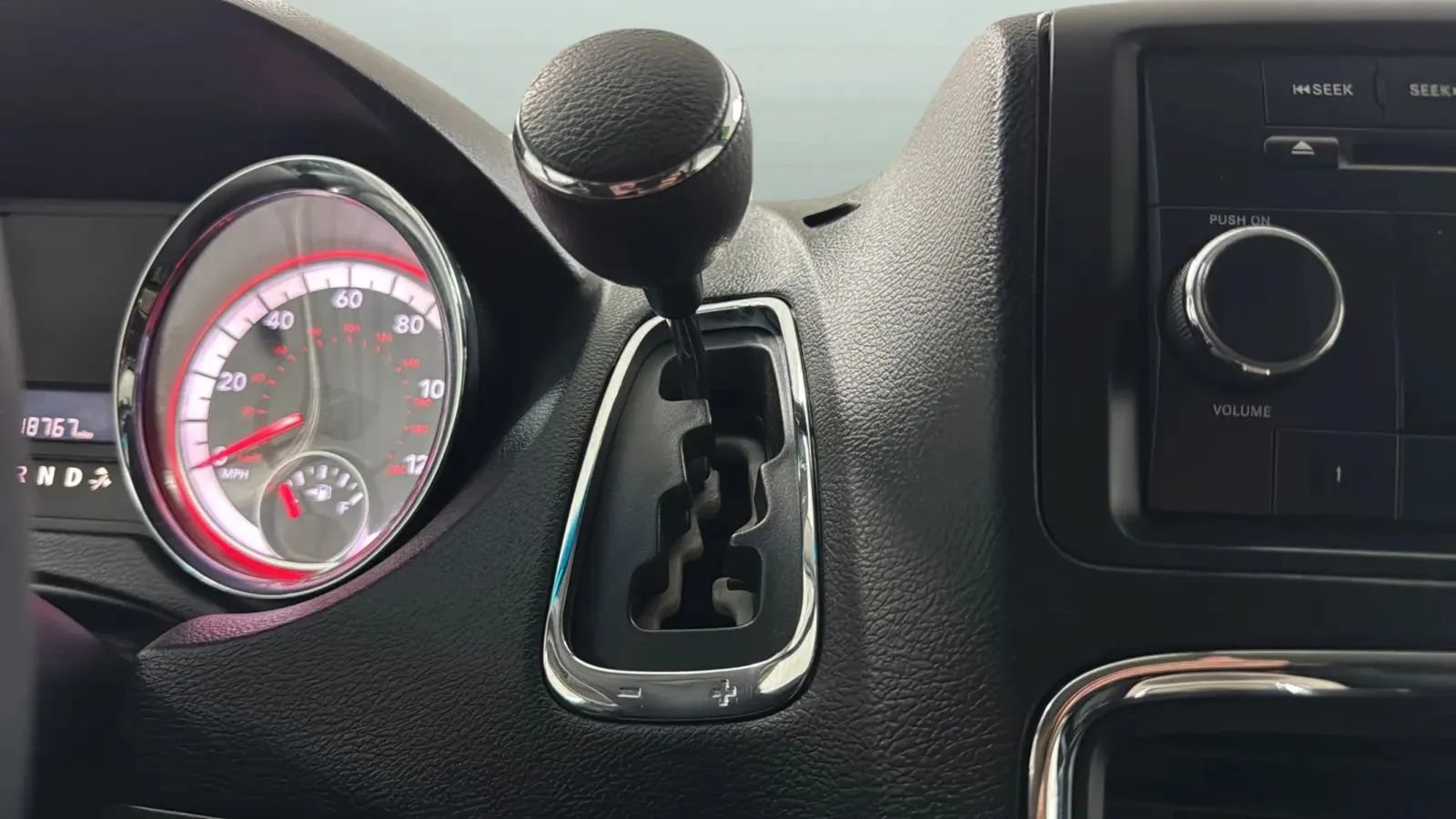 Used 2015 Dodge Grand Caravan SXT FWD image 12