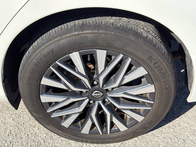 Used 2025 Nissan Altima 2.5 SV AWD/4WD image 16