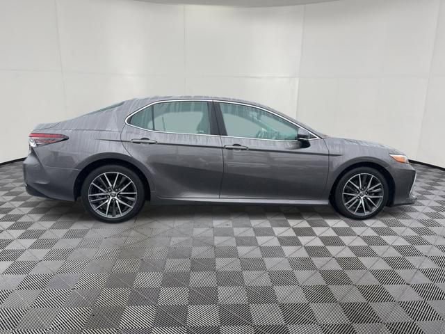 Used 2022 Toyota Camry XLE image 8