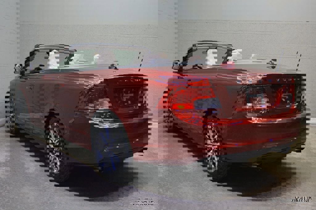 Used 2011 Volvo C70 T5 w/ Convenience Pkg FWD image 3