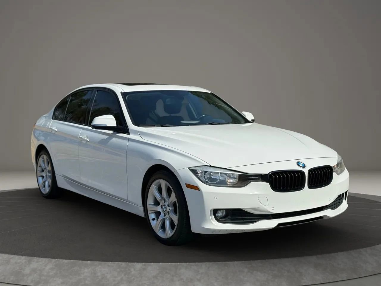 Used 2015 BMW 320i Sedan RWD image 3