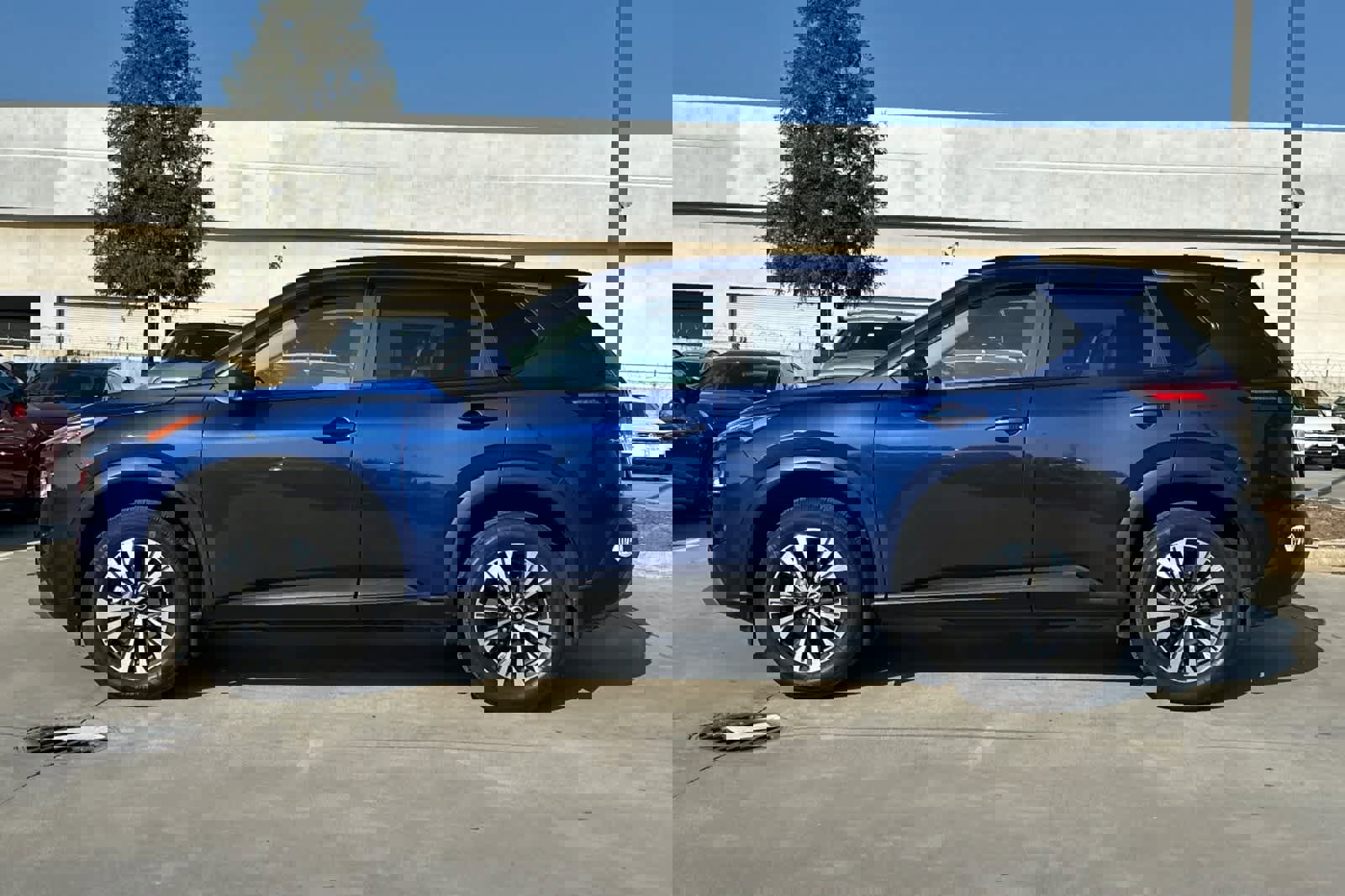 Used 2023 Nissan Rogue SV image 6