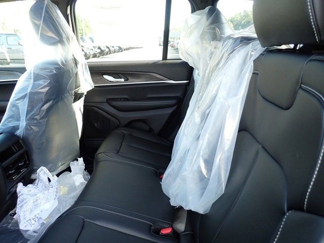 New 2025 Jeep Grand Cherokee Limited w/ MOPAR Finishing Package image 13