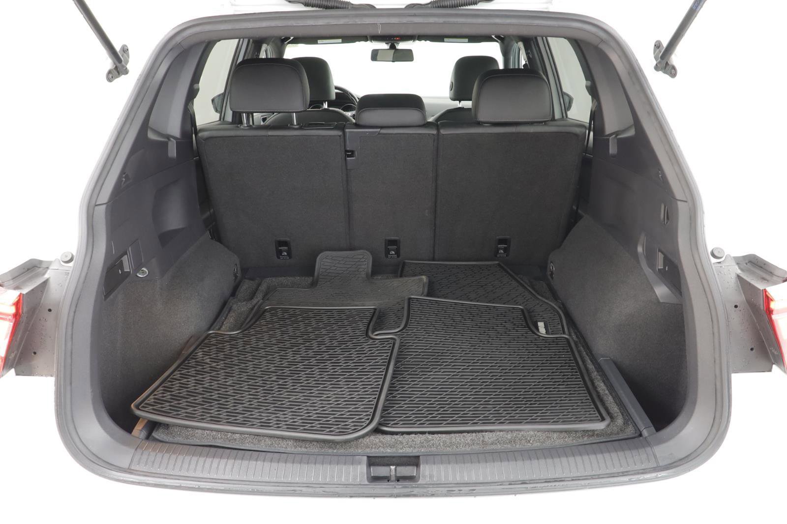 Used 2020 Volkswagen Tiguan SE R-Line image 17