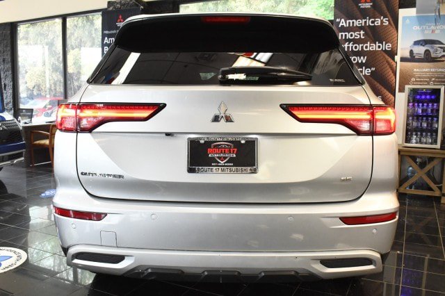 Used 2024 Mitsubishi Outlander SE AWD/4WD image 14