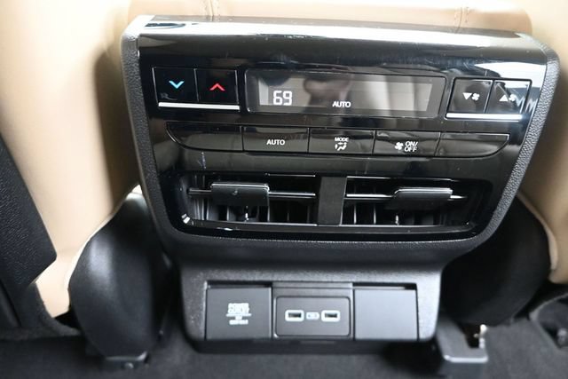 Used 2024 Acura MDX SH-AWD w/ Technology Package image 17