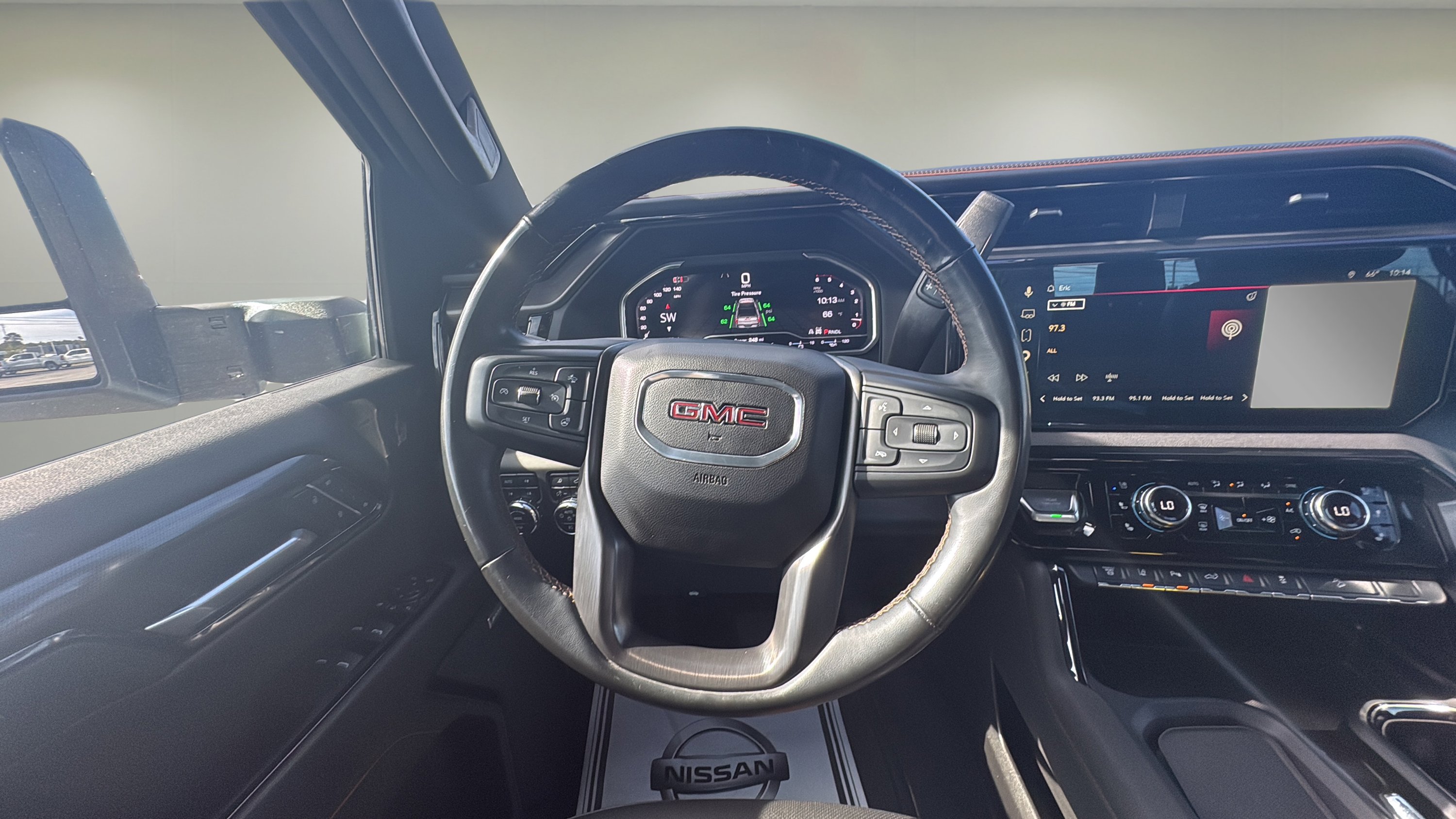 Used 2024 GMC Sierra 2500 AT4 w/ AT4 Premium Plus Package AWD/4WD image 10