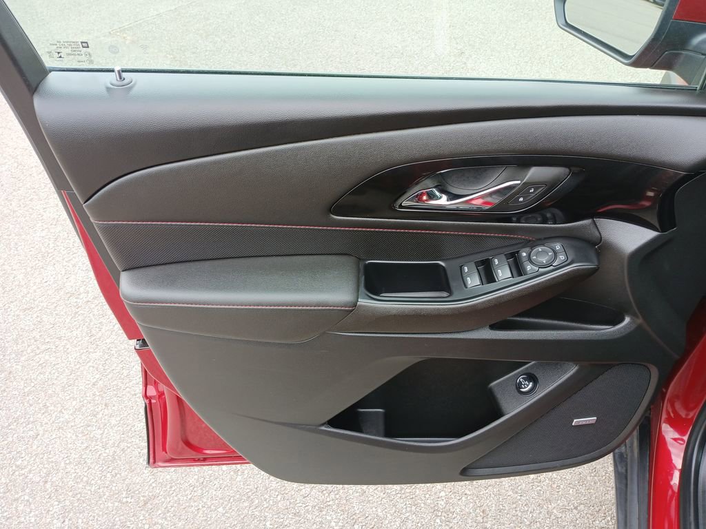 Used 2023 Chevrolet Traverse RS image 23