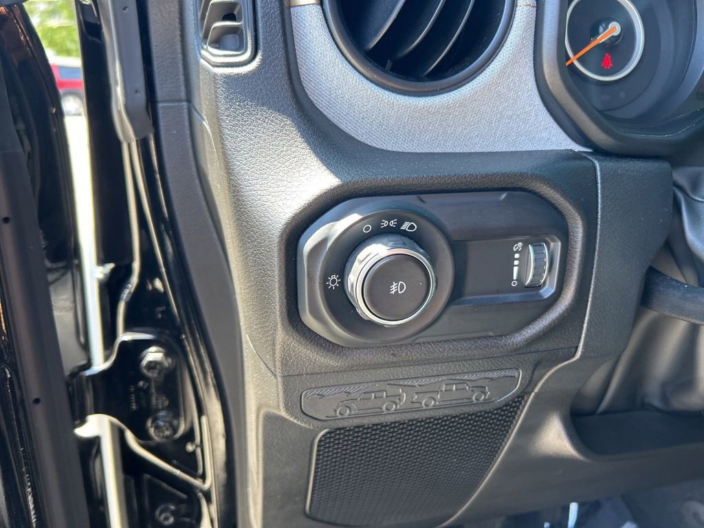 Used 2025 Jeep Wrangler Sport AWD/4WD image 31