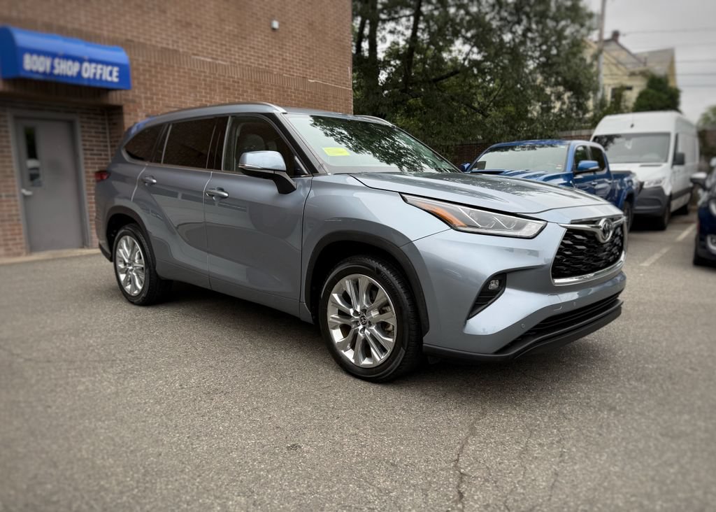 Used 2020 Toyota Highlander Limited FWD image 3