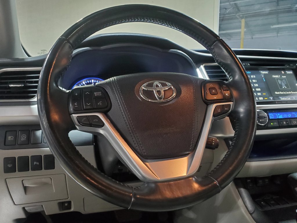 Used 2017 Toyota Highlander Limited FWD image 29