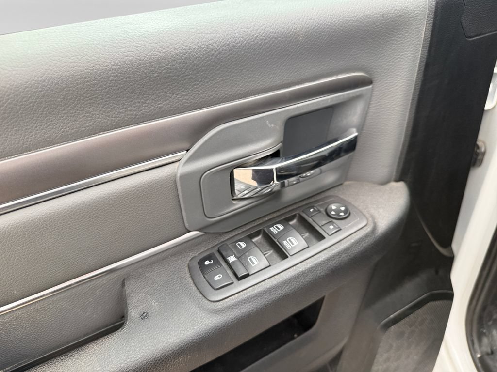 Used 2022 RAM 1500 Classic SLT AWD/4WD image 18