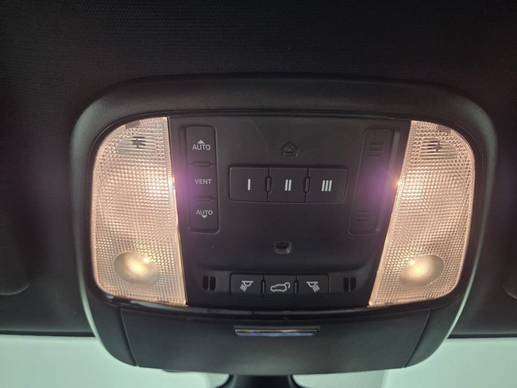 Used 2025 Dodge Durango GT AWD/4WD image 13