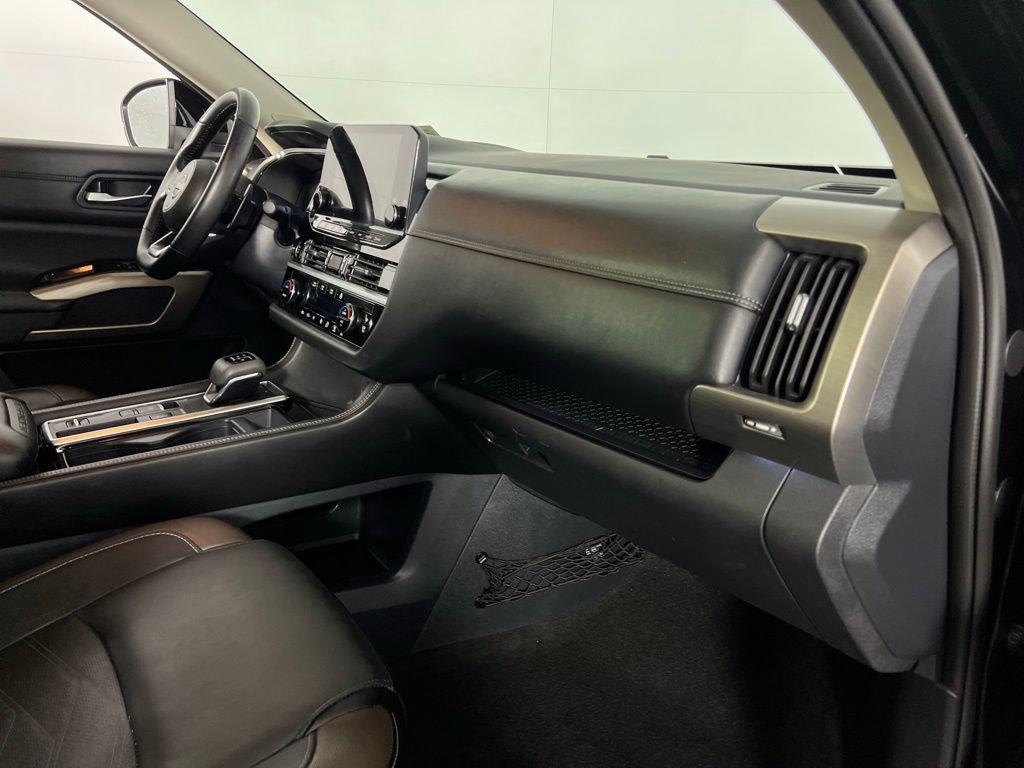 Used 2024 Nissan Pathfinder Platinum image 35
