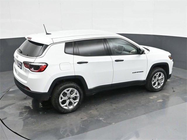 Used 2025 Jeep Compass Sport image 28