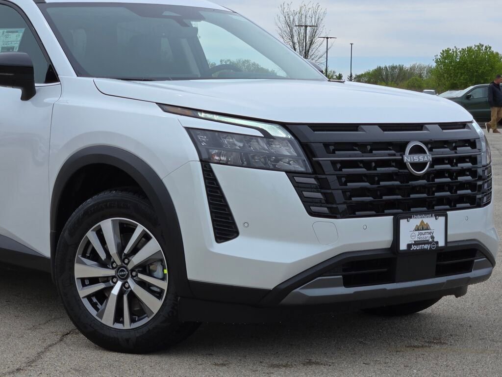 New 2026 Nissan Pathfinder SL AWD/4WD image 2
