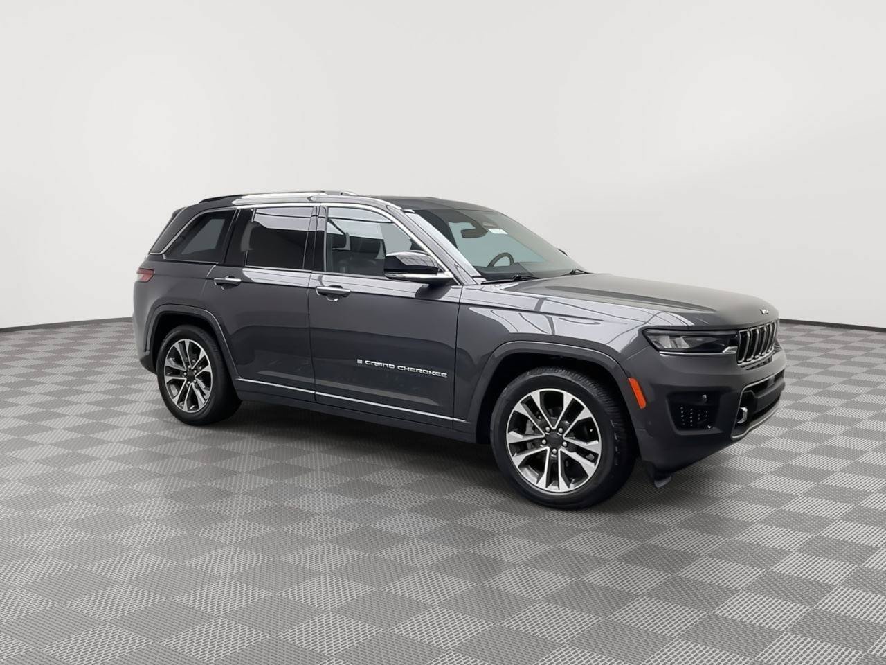 Used 2023 Jeep Grand Cherokee Overland AWD/4WD image 42