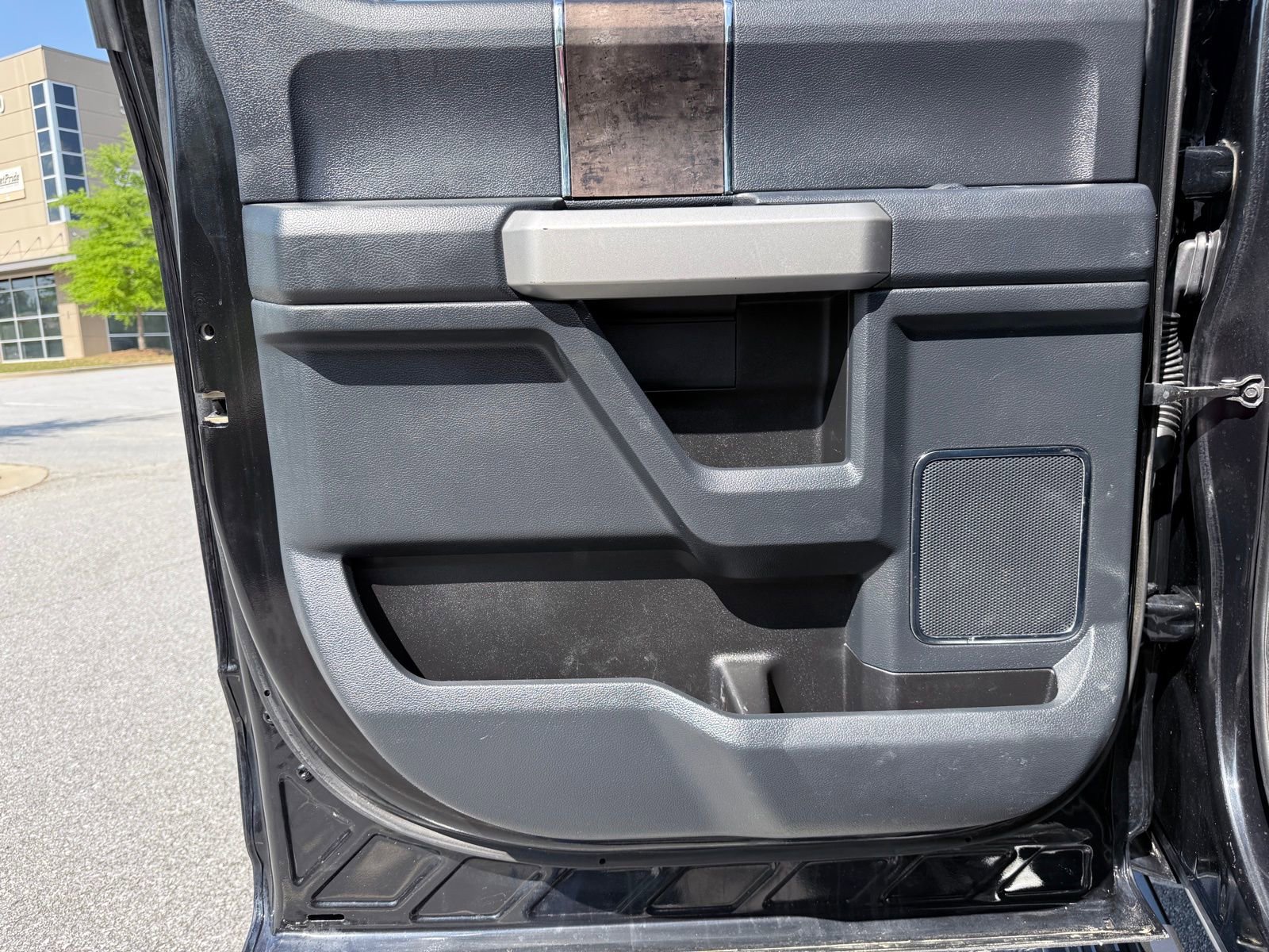 Used 2022 Ford F350 Lariat w/ Black Appearance Package AWD/4WD image 44